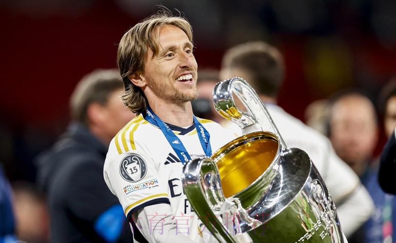 自宣!莫德里奇:我已经与球队续约了 下个赛季见 自宣!莫德里奇:我已经与球队续约了 下个赛季见